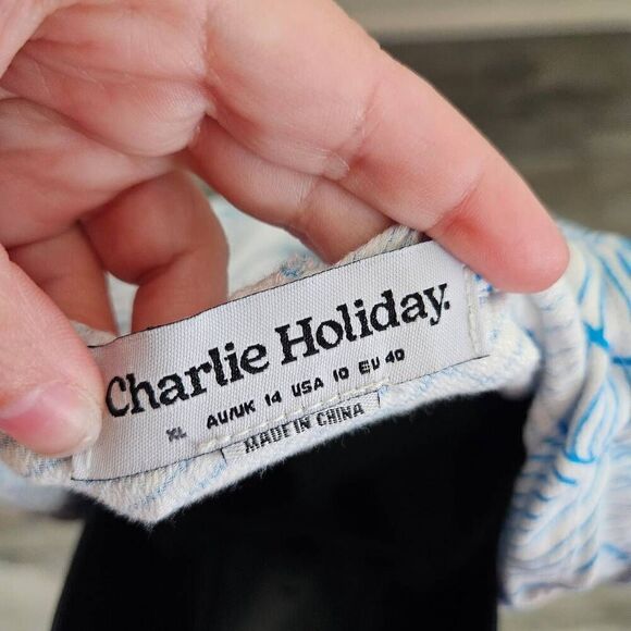 Charlie Holiday The Coco Cover-up - Picture 9 of 9